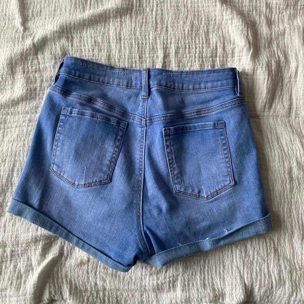 High Waisted Super Stretch Shorts - Picture 5 of 5